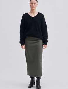 Mikitta Skirt, Second Female
