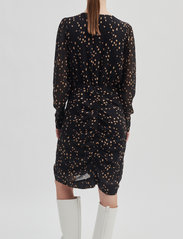 Second Female - Mild Fitted Dress - korte kjoler - black - 5
