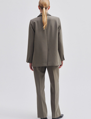 Second Female - Evie Classic Blazer - odzież imprezowa w cenach outletowych - bungee cord - 5