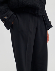 Second Female - Fique Wide Trousers - leveälahkeiset housut - black - 3