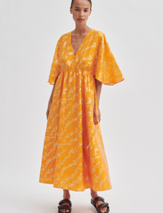Second Female - Honesty Dress - festkläder till outletpriser - apricot - 2