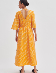 Second Female - Honesty Dress - odzież imprezowa w cenach outletowych - apricot - 6