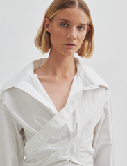 Second Female - Closa Wrap Shirt - langärmlige hemden - white - 3