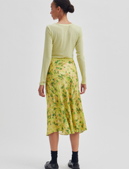Second Female - Crocus Skirt - spódnice satynowe - reseda - 5