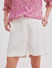 Second Female - Disa New Shorts - kasdienio stiliaus šortai - bright white - 4