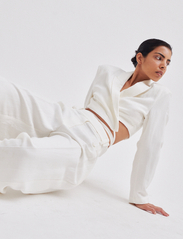 Second Female - Lino Cropped Blazer - festkläder till outletpriser - antique white - 6