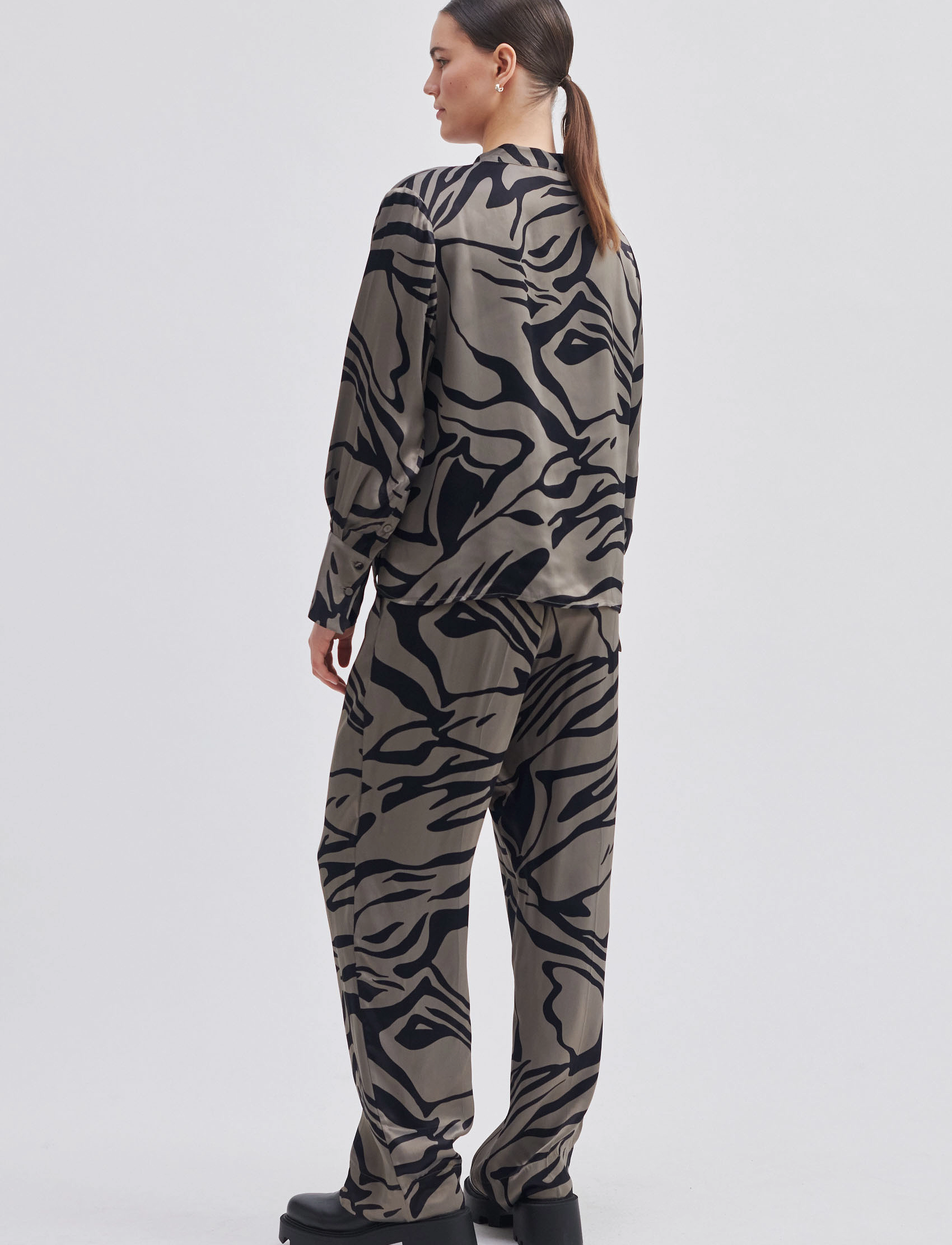 Second Female - Zebra Blouse - blūzes ar garām piedurknēm - bungee cord - 4