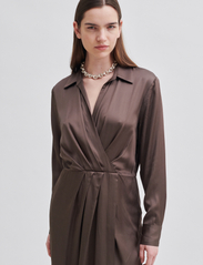 Second Female - Galeries Dress - shirt dresses - major brown - 2