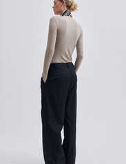 Second Female - Sharo Trousers - dalykinio stiliaus kelnės - black - 4