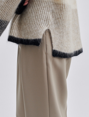 Second Female - Timma Knit New O-Neck - swetry - brazilian sand - 4