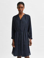 Selected Femme - SLFDAMINA 7/8 AOP DRESS B NOOS - särkkleidid - dark sapphire - 2