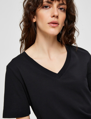 Selected Femme - SLFSTANDARDS V-NECK TEE - t-shirts - black - 5