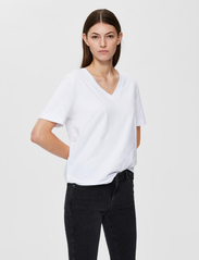 Selected Femme - SLFSTANDARDS V-NECK TEE - lowest prices - bright white - 2