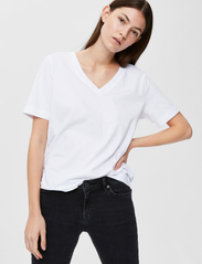 Selected Femme - SLFSTANDARDS V-NECK TEE - t-shirts - bright white - 9