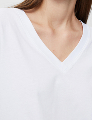 Selected Femme - SLFSTANDARDS V-NECK TEE - t-shirts - bright white - 6