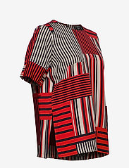 Selected Femme - SLFMYLA-DIANA 2/4 AOP TOP B - short-sleeved blouses - orange.com - 3