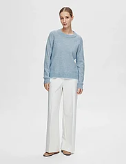 Selected Femme - SLFLULU LS KNIT O-NECK B NOOS - jumpers - cashmere blue - 3