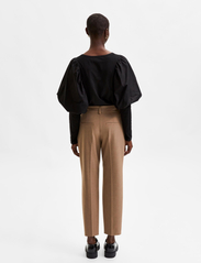 Selected Femme - SLFRIA MW CROPPED PANT CAMEL MEL B NOOS - tailored trousers - camel - 2