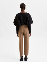 Selected Femme - SLFRIA MW CROPPED PANT CAMEL MEL B NOOS - pidulikud püksid - camel - 2