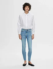 Selected Femme - SLFSOPHIA MW SKINNY MID BLUE JEAN U NOOS - skinny jeans - medium blue denim - 4