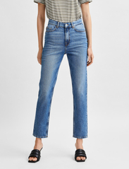 Selected Femme - SLFAMY HW SLIM CHAMBLY BLU JEANS U - slim jeans - medium blue denim - 0