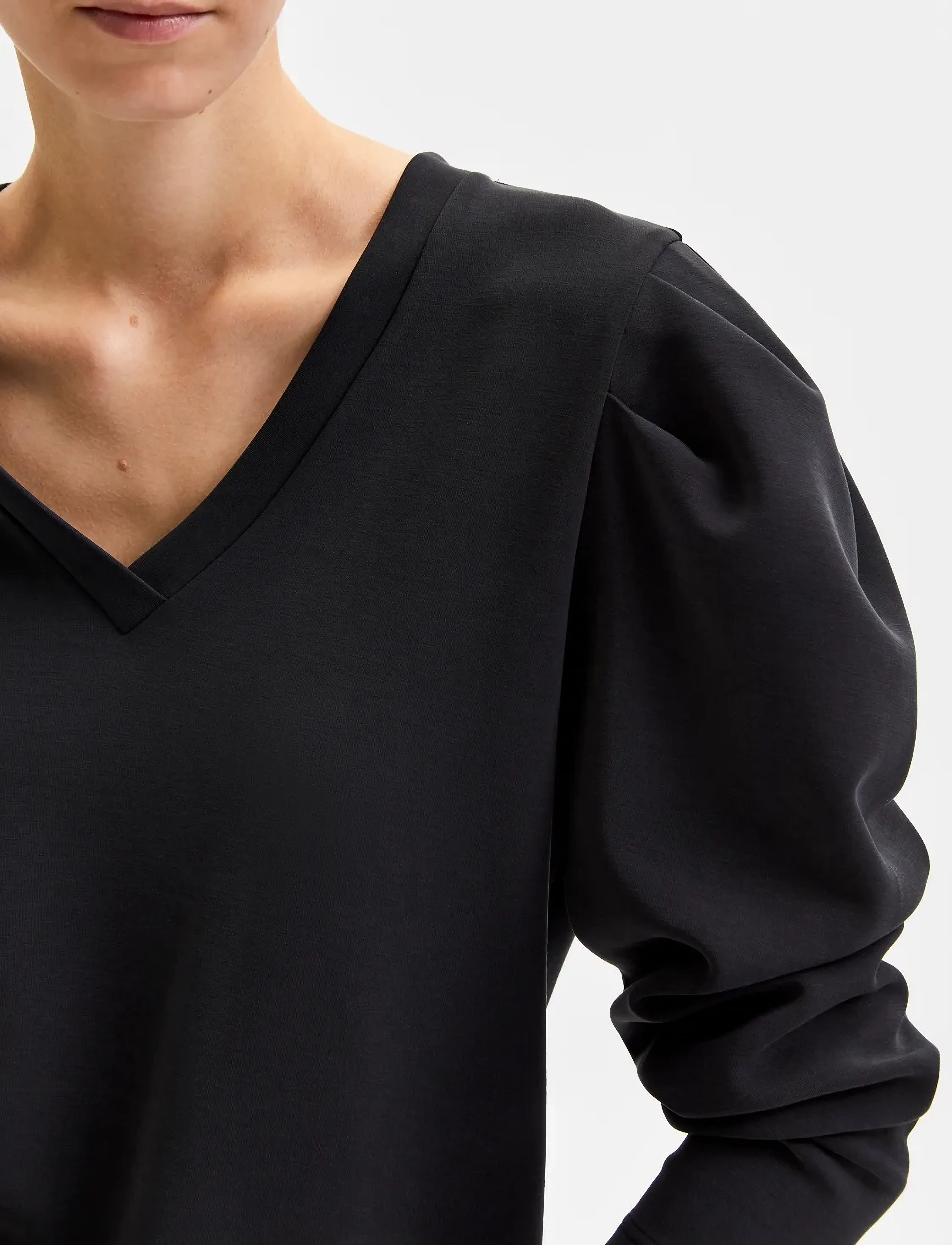 Selected - SLFLORA LS V-NECK SWEAT TOP B - t-shirts & tops - black - 5