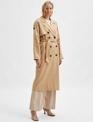 Selected Femme - SLFNEWREN LS TRENCH COAT - trench coats - cornstalk - 5
