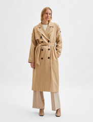 Selected Femme - SLFNEWREN LS TRENCH COAT - trench coats - cornstalk - 7