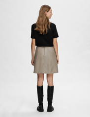 Selected Femme - SLFNEW IBI MW LEATHER SKIRT B - leather skirts - greige - 2