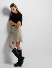 Selected Femme - SLFNEW IBI MW LEATHER SKIRT B - leather skirts - greige - 4