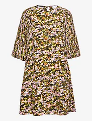 Selected Femme - SLFEVIE 3/4 PLISSE DRESS B - korte kjoler - dark citron - 0