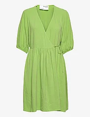 Selected Femme - SLFRAMI 2/4 SHORT WRAP DRESS B - kleitas ar pārlikumu - greenery - 0
