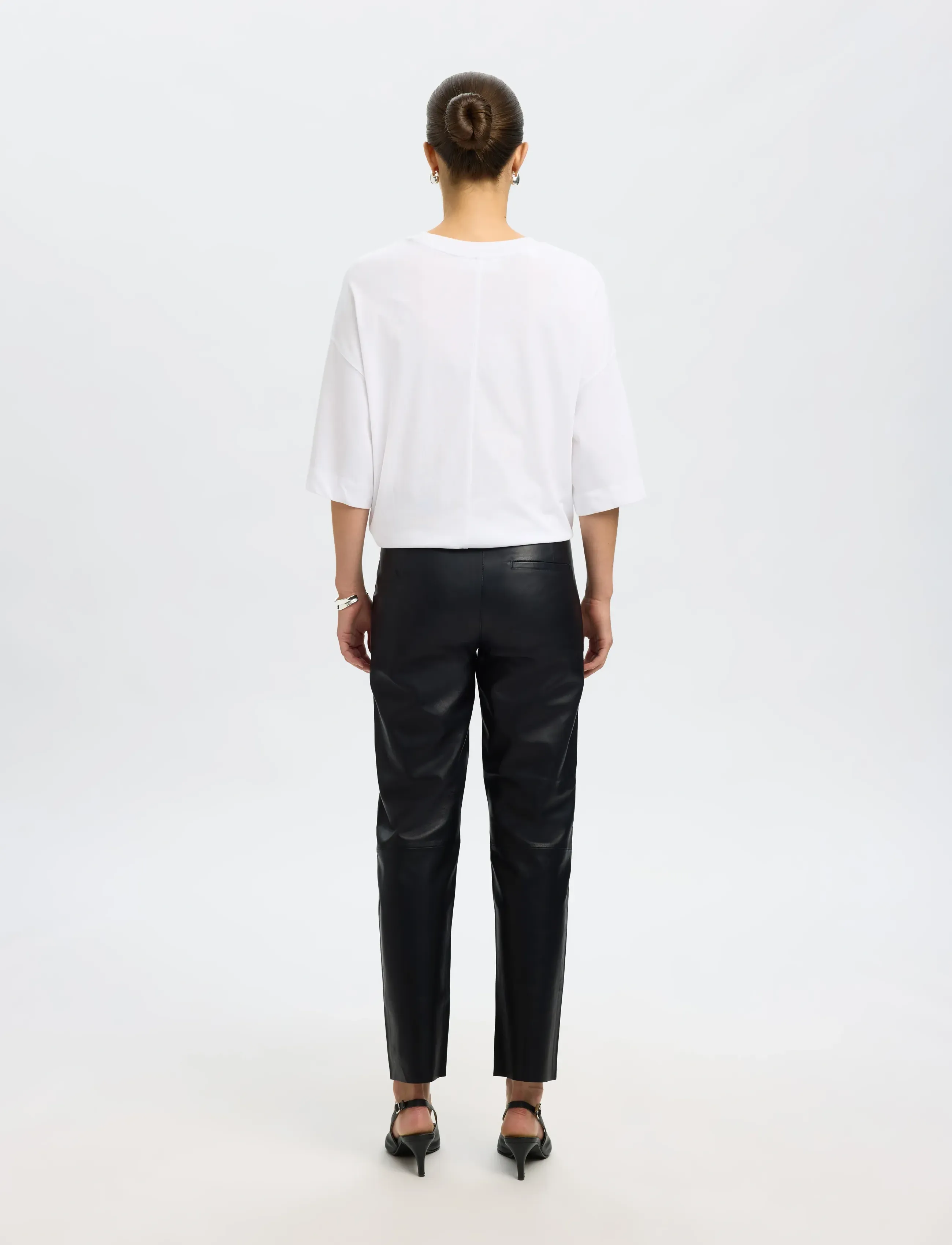 Selected - SLWMARIE MW LEATHER PANTS B NOOS - pantalons en cuir - black - 3