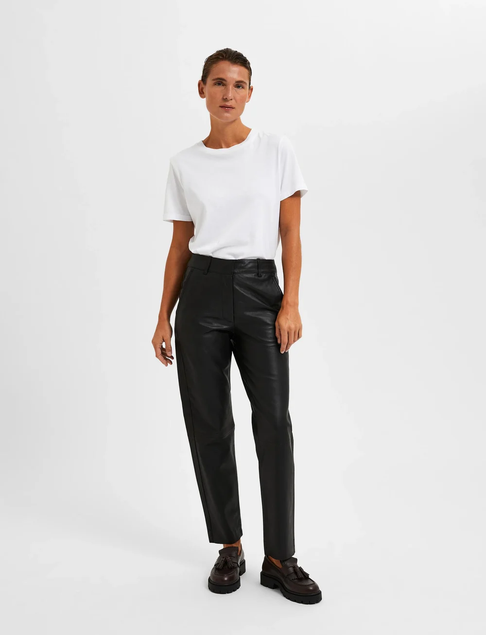 Selected - SLFMARIE MW LEATHER PANTS B NOOS - skinnbyxor - black - 4