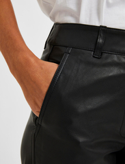 Selected Femme - SLFMARIE MW LEATHER PANTS B NOOS - ballīšu apģērbs par outlet cenām - black - 9