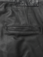 Selected Femme - SLFMARIE MW LEATHER PANTS B NOOS - ballīšu apģērbs par outlet cenām - black - 4