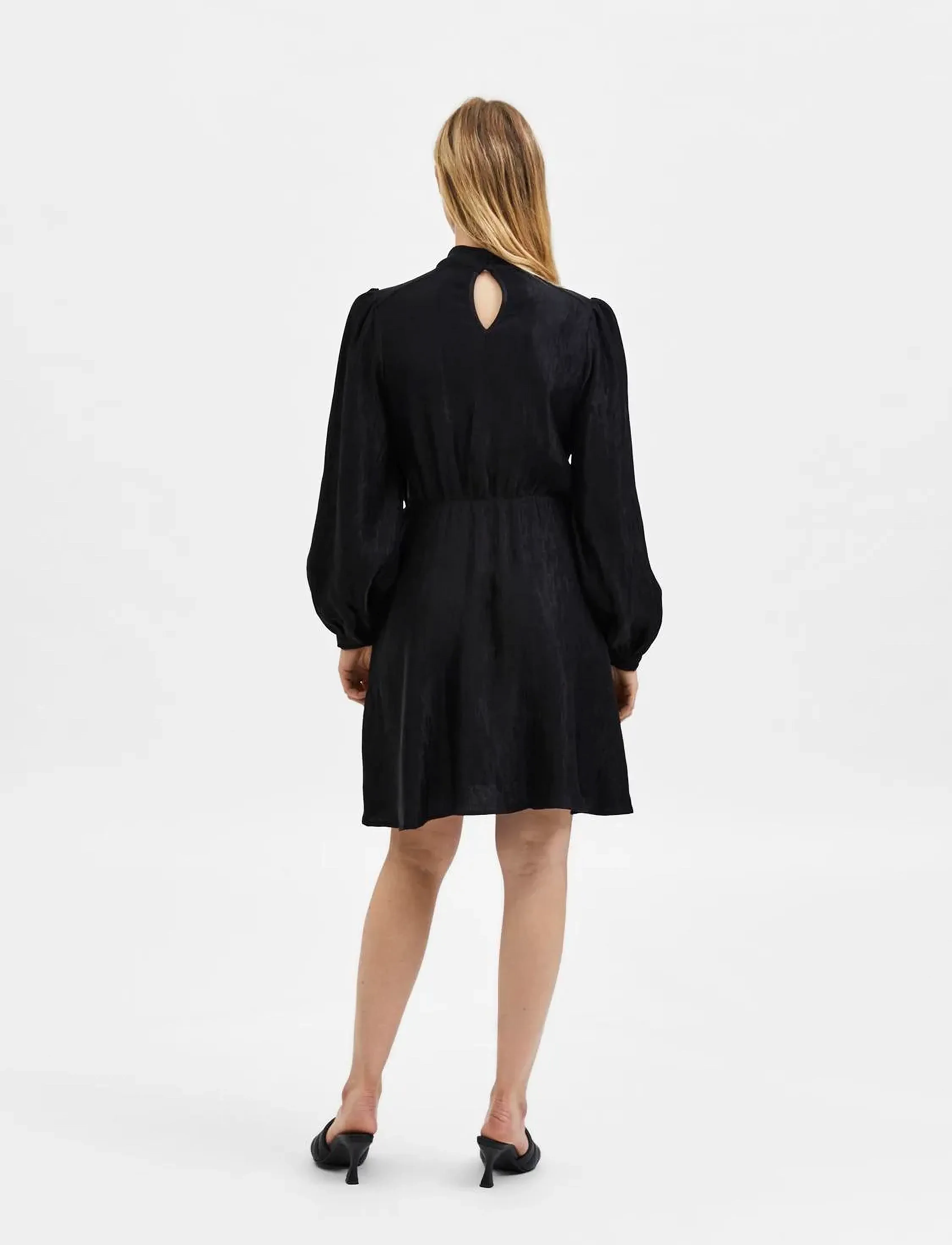 Selected - SLFMADINA LS SHORT DRESS B - festtøj til outletpriser - black - 3