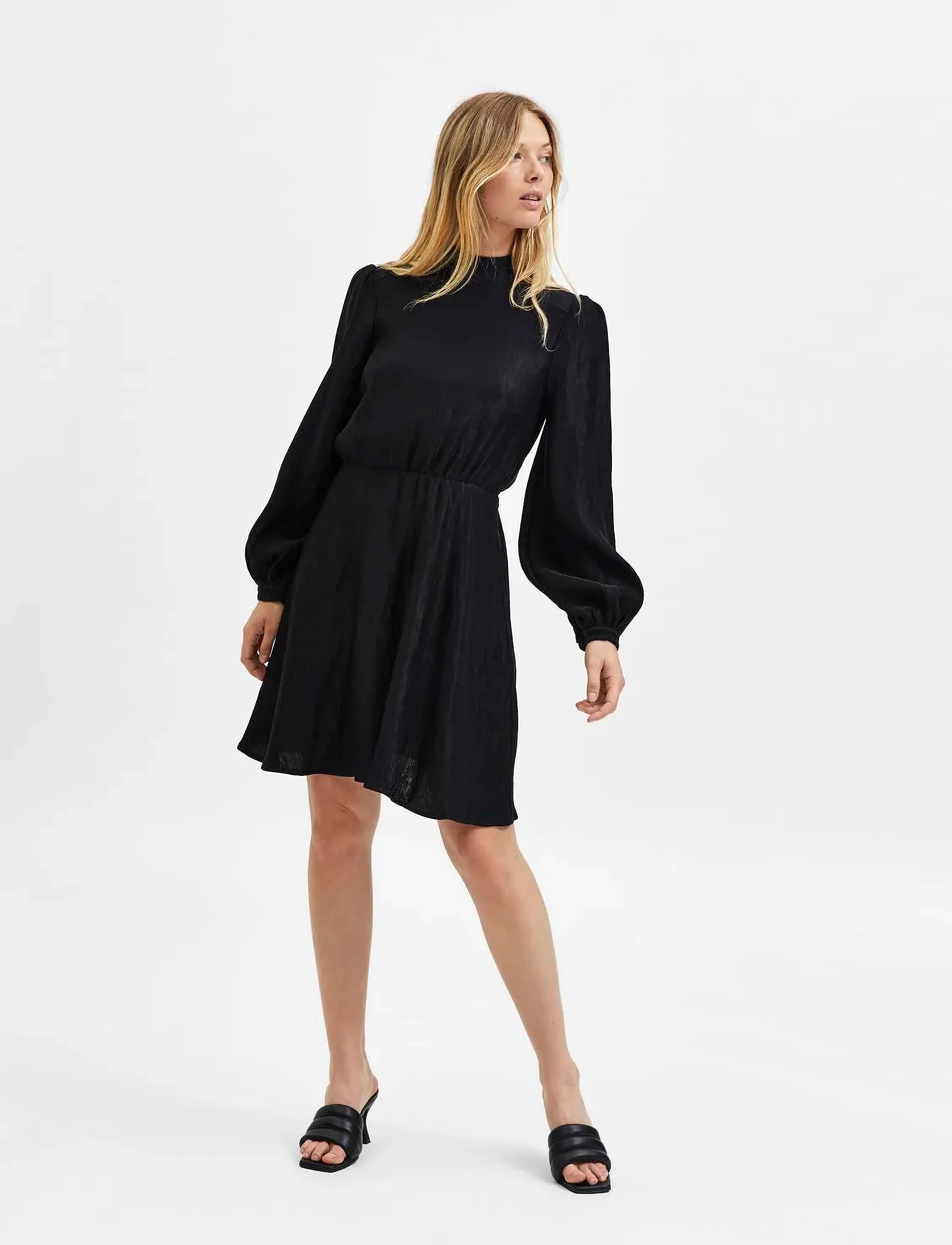 Selected - SLFMADINA LS SHORT DRESS B - festtøj til outletpriser - black - 4