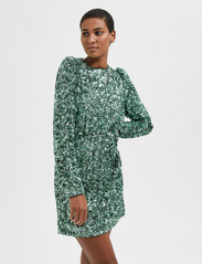 Selected Femme - SLFCOLYN LS SHORT SEQUINS DRESS B - ballīšu apģērbs par outlet cenām - loden frost - 2