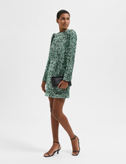 Selected Femme - SLFCOLYN LS SHORT SEQUINS DRESS B - juhlamuotia outlet-hintaan - loden frost - 4
