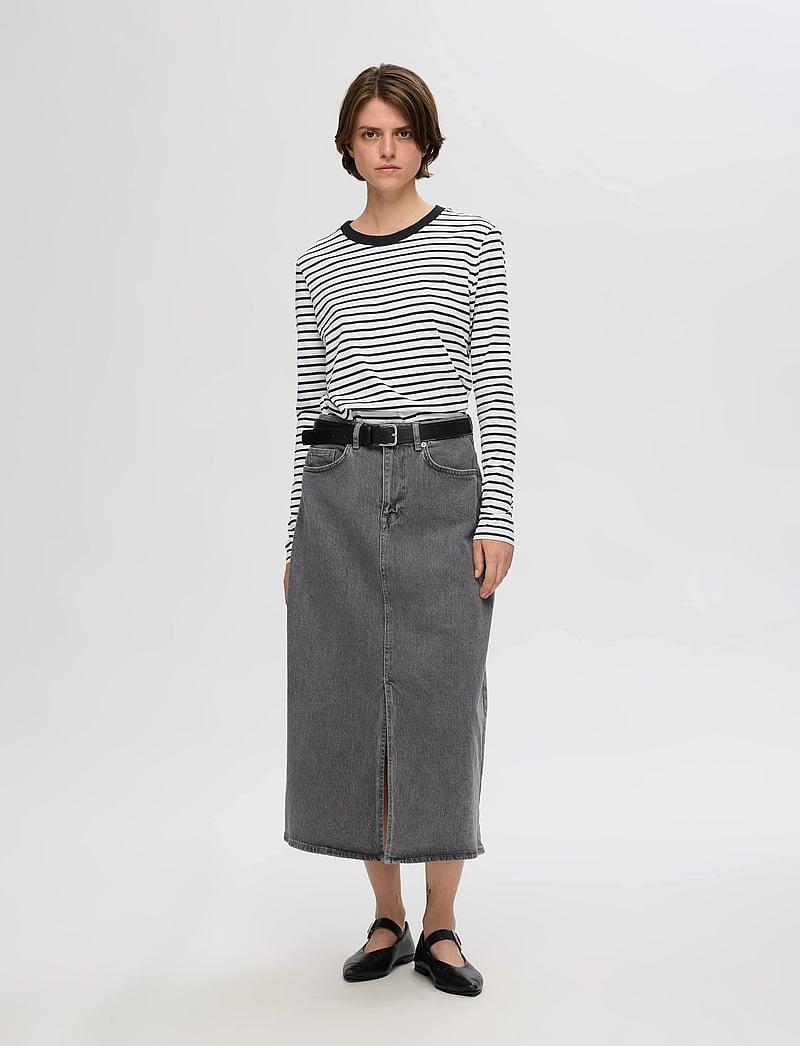 Selected - SLFESSENTIAL LS STRIPED O-NECK TEE NOOS - långärmade toppar - black - 0