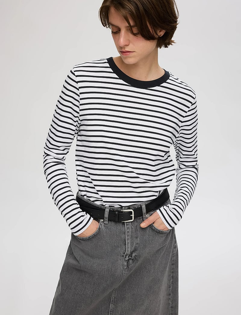 Selected - SLFESSENTIAL LS STRIPED O-NECK TEE NOOS - långärmade toppar - black - 3