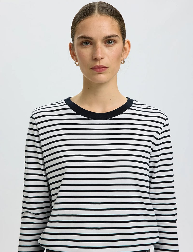 Selected - SLWESSENTIAL LS STRIPED O-NECK TEE NOOS - langärmlige tops - black - 4