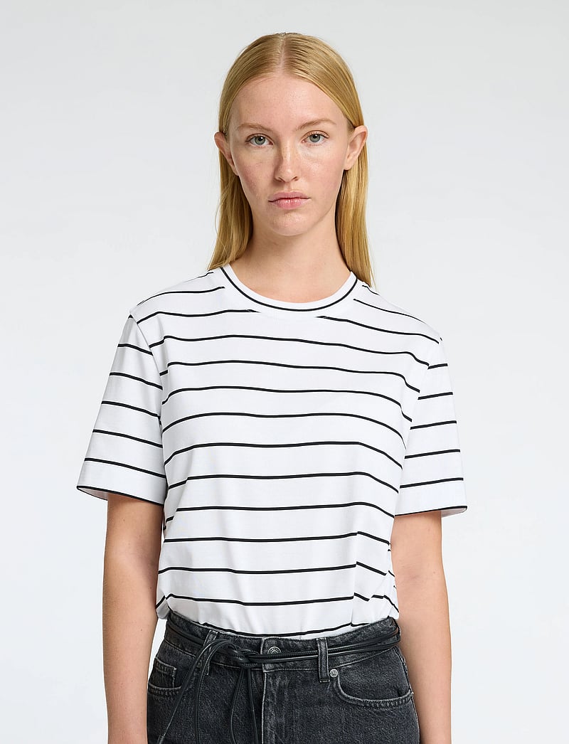 Selected - SLFESSENTIAL SS STRIPED BOXY TEE NOOS - t-särgid - bright white - 4