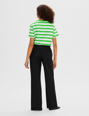 Selected Femme - SLFESSENTIAL SS STRIPED BOXY TEE NOOS - lägsta priserna - classic green - 3