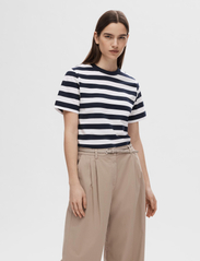Selected Femme - SLFESSENTIAL SS STRIPED BOXY TEE NOOS - lowest prices - dark sapphire - 1
