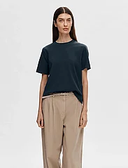Selected Femme - SLFESSENTIAL SS BOXY TEE NOOS - t-shirts - dark sapphire - 2
