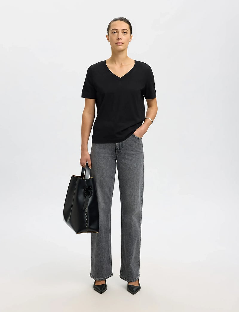 Selected - SLFMYESSENTIAL SS V-NECK TEE NOOS - t-shirts - black - 5