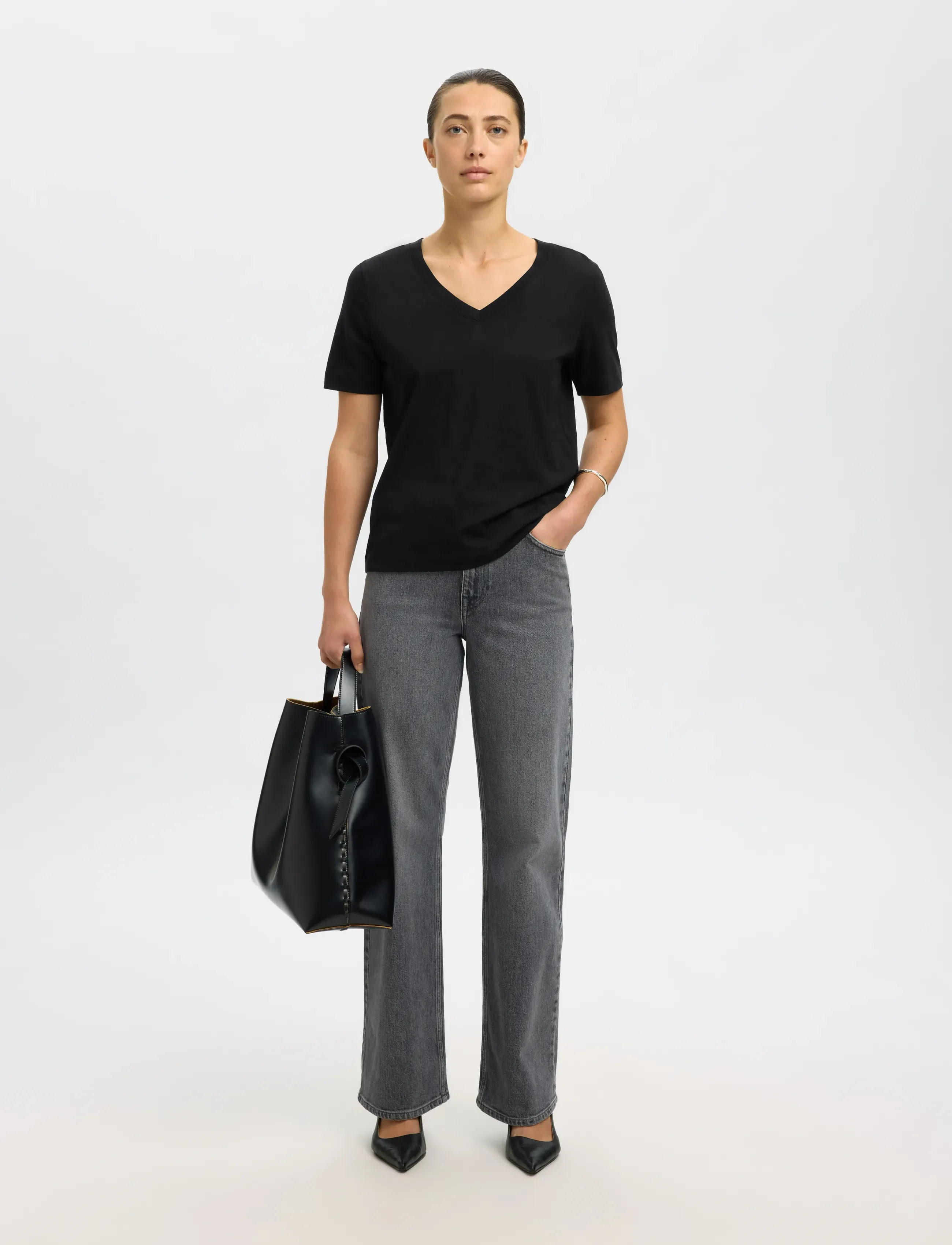 Selected - SLWESSENTIAL SS V-NECK TEE NOOS - t-shirts - black - 5