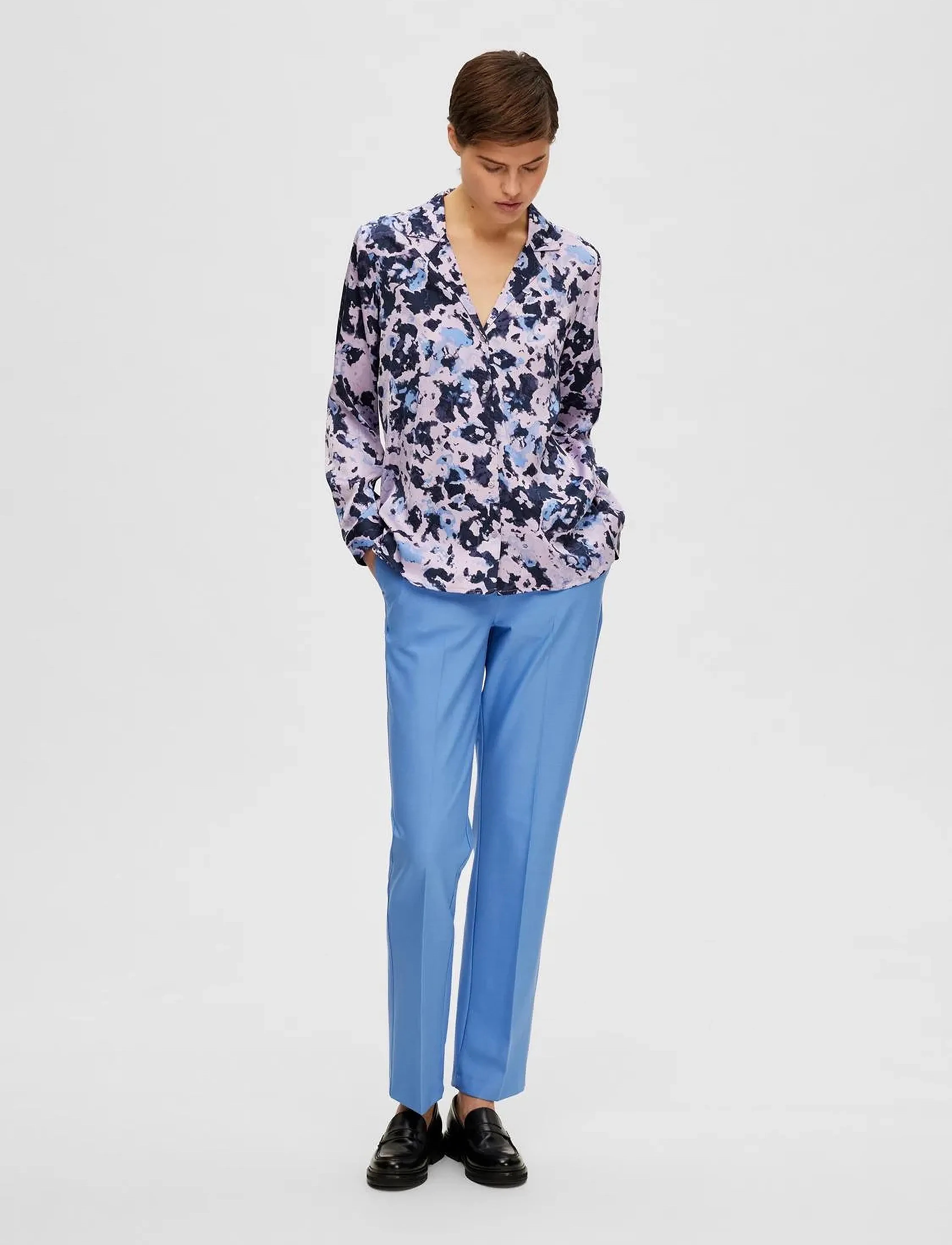 SELECTED Slfaronia Ls Aop Satin Shirt B skjortor dam – bild 5